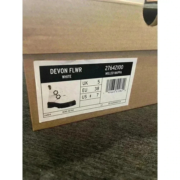 Dr. Martens Women's Devon Flower Leather Platform Boots White Booties Sz 7 NEW - Picture 4 of 5